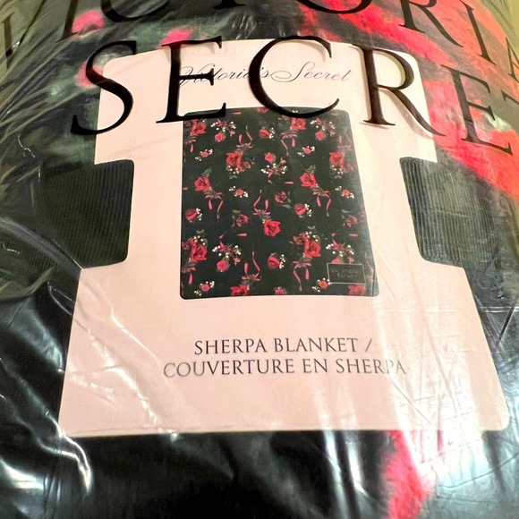 Victoria's Secret Accessories New Vs Sherpa Blanket Rose Floral